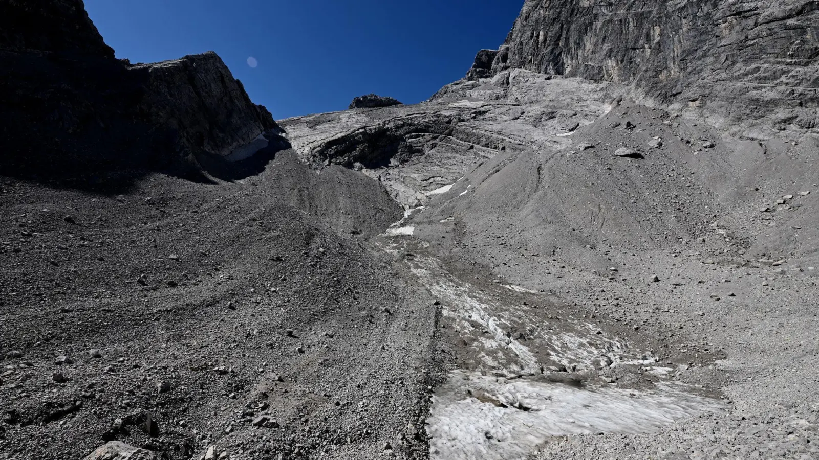 Was vom Watzmanngletscher übrig ist im Jahr 2025. (Foto: Angelika Warmuth/dpa)
