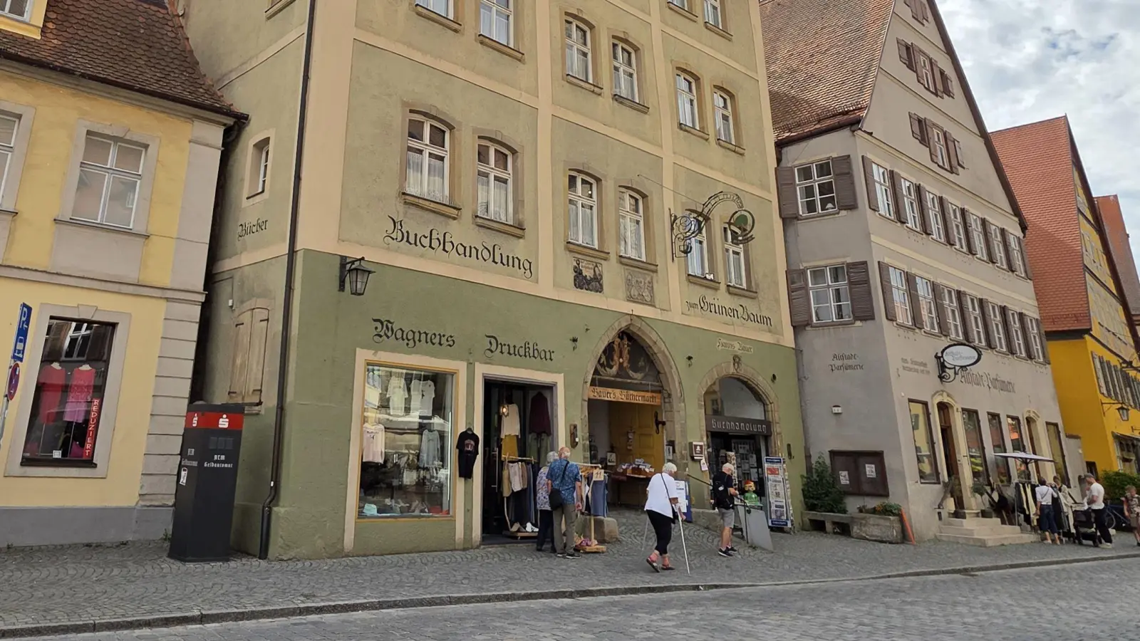 Das ehemalige Gasthaus „Grüner Baum” steht in zentraler Lage in der Dinkelsbühler Altstadt. Die baulichen Ursprünge gehen auf das frühe 15. Jahrhundert zurück.  (Foto: Markus Weinzierl)