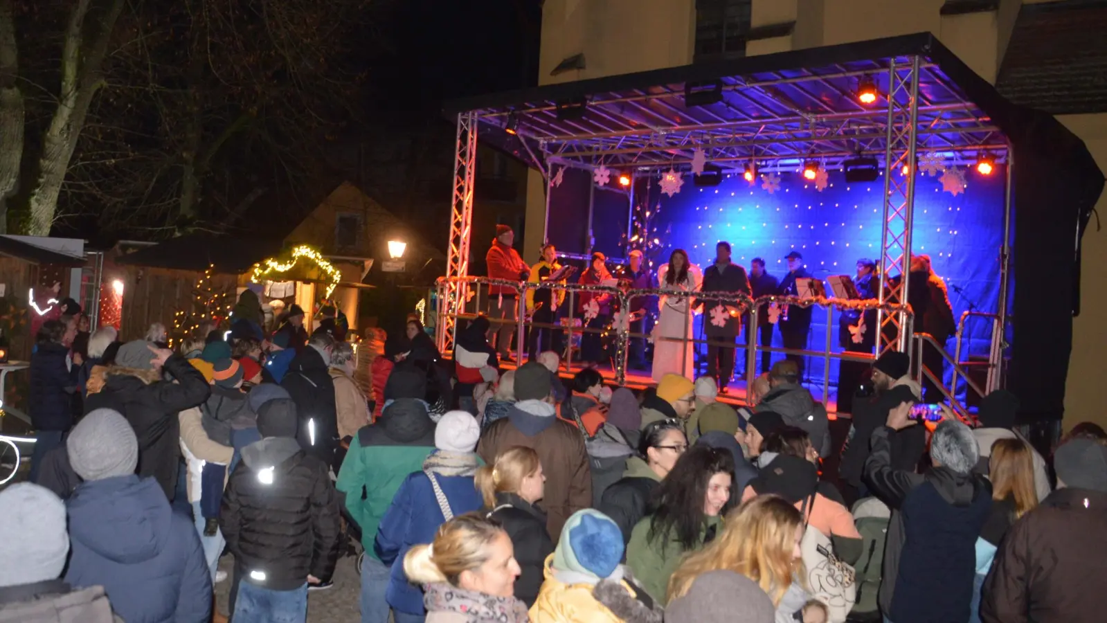 Am Freitag, 28. November, wird um 17 Uhr das Adventsdorf mit einem Beitrag des katholischen Kindergartens eröffnet. (Foto: Peter Tippl)