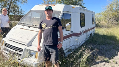 Auch durch amerikanisches Ödland streift der Wahl-Herrnberchtheimer Jean-Robert Fontaine für einen hübschen Oldtimer, wenn es denn sein muss. (Foto: Christian Weirauch)