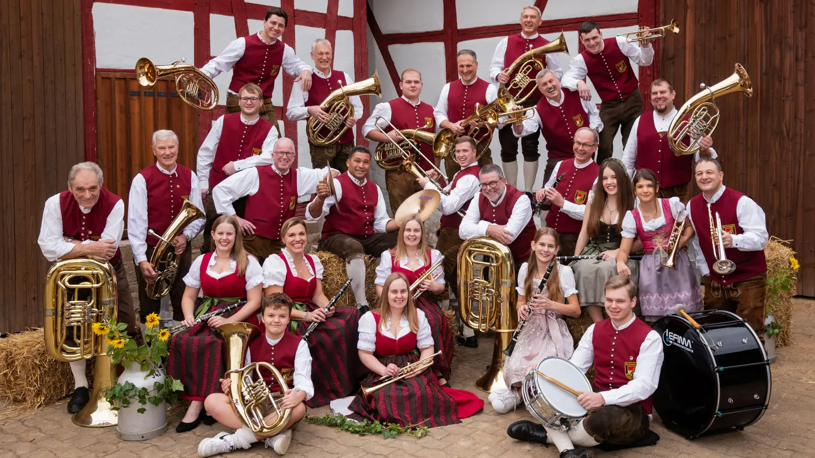 Fröhlich und in Farbe präsentiert sich die Blaskapelle Buchheim aktuell. (Foto: Blaskapelle Buchheim)
