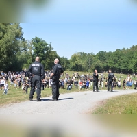 Die Einsatzkräfte zeigten beim Schanzenfest stets Präsenz. (Foto: Johannes Zimmermann)