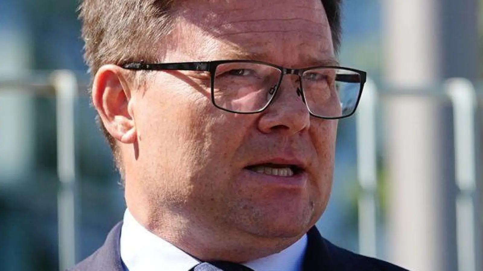 Der Bund soll einfacher Geld ausgeben dürfen für den Schutz vor zunehmender Hitze, sagt Carsten Schneider. (Foto: Kay Nietfeld/dpa)