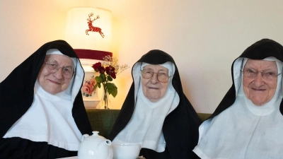 Schwester Rita, Schwester Regina und Schwester Bernadette wollen das Angebot der Kirche nicht annehmen. (Archivbild) (Foto: Noah Hatz/dpa)