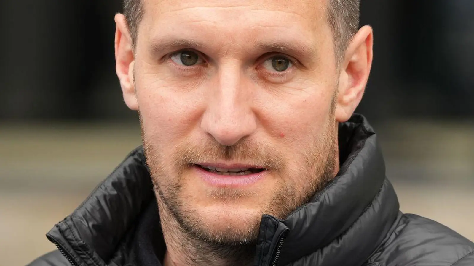 Fürths Sportdirektor Stephan Fürstner hat einen weiteren Spieler verpflichtet. (Foto: Soeren Stache/dpa)