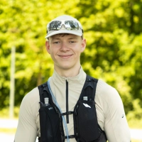 Der Uffenheimer Gabriel Hutzler hat sich selbst ein Ziel gesetzt: Er will es schaffen, in 24 Stunden 100 Kilometer zu laufen – und sich nebenbei selbst besser kennenlernen. (Foto: Silas Hutzler)