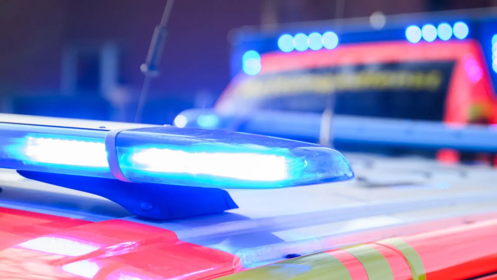 Ein Motorradfahrer ist bei einem Unfall ums Leben gekommen. (Symbolbild) (Foto: Julian Stratenschulte/dpa)