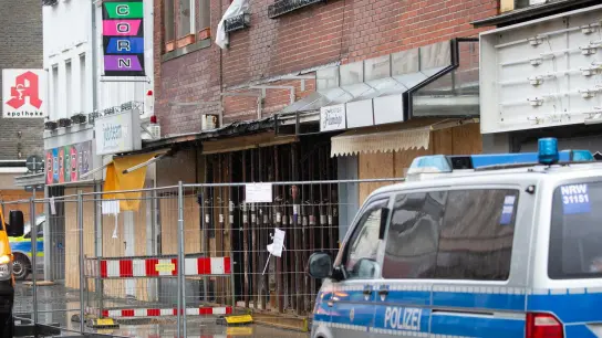 Nach der schweren Explosion in Eschweiler hat die Polizei einen tatverdächtigen Mann festgenommen. (Foto: Thomas Banneyer/dpa)