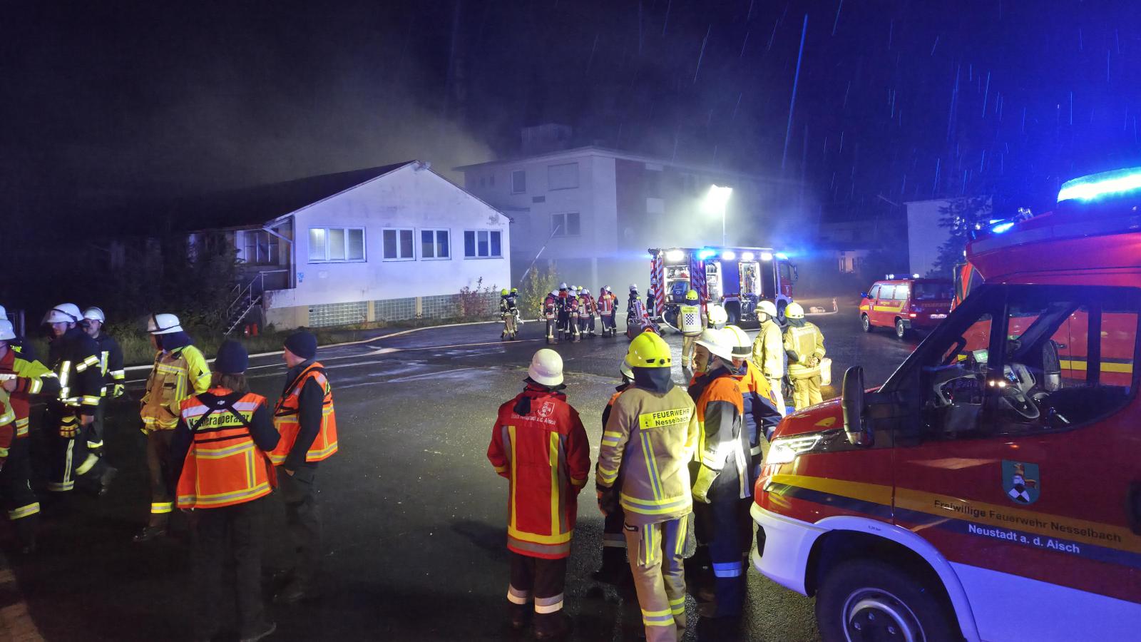 Starke Rauchentwickung: Auf dem EKA-Gelände in Dietersheim brennt es ...