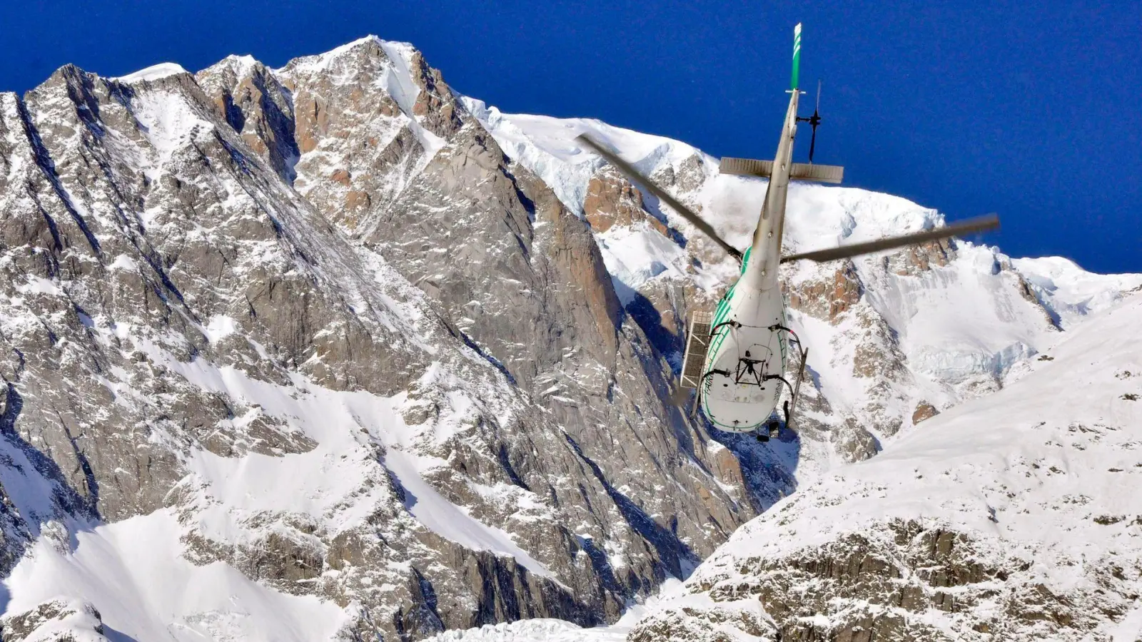 Die Bergwacht musste in Norditalien zu mehreren Lawinenabgängen ausrücken. (Symbolbild) (Foto: Thierry Pronesti/ANSA/AP/dpa)