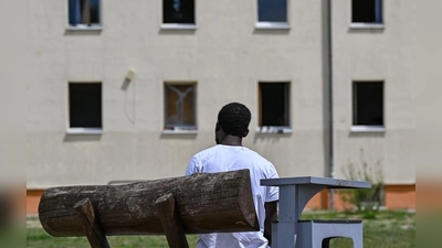 Die Zahl der Asylsuchenden, die nach Deutschland kommen, ist in den vergangenen zwei Jahren deutlich gesunken. (Symbolbild) (Foto: Patrick Pleul/dpa)