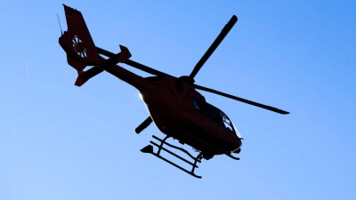Rettungshubschrauber retten in besonders dringlichen Notfällen und in ländlichen oder abgelegenen Regionen Leben. (Symbolbild) (Foto: Julian Stratenschulte/dpa)
