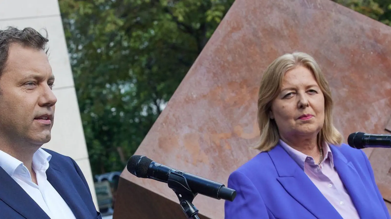 Die SPD-Chefs vor einer Klausur des Parteivorstands in Berlin. (Foto: Joerg Carstensen/dpa)