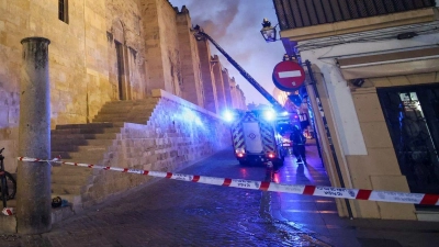 In der berühmten Kathedrale von Córdoba brach am Freitagabend ein Feuer aus. (Foto: Madero Cubero/EUROPA PRESS/dpa)