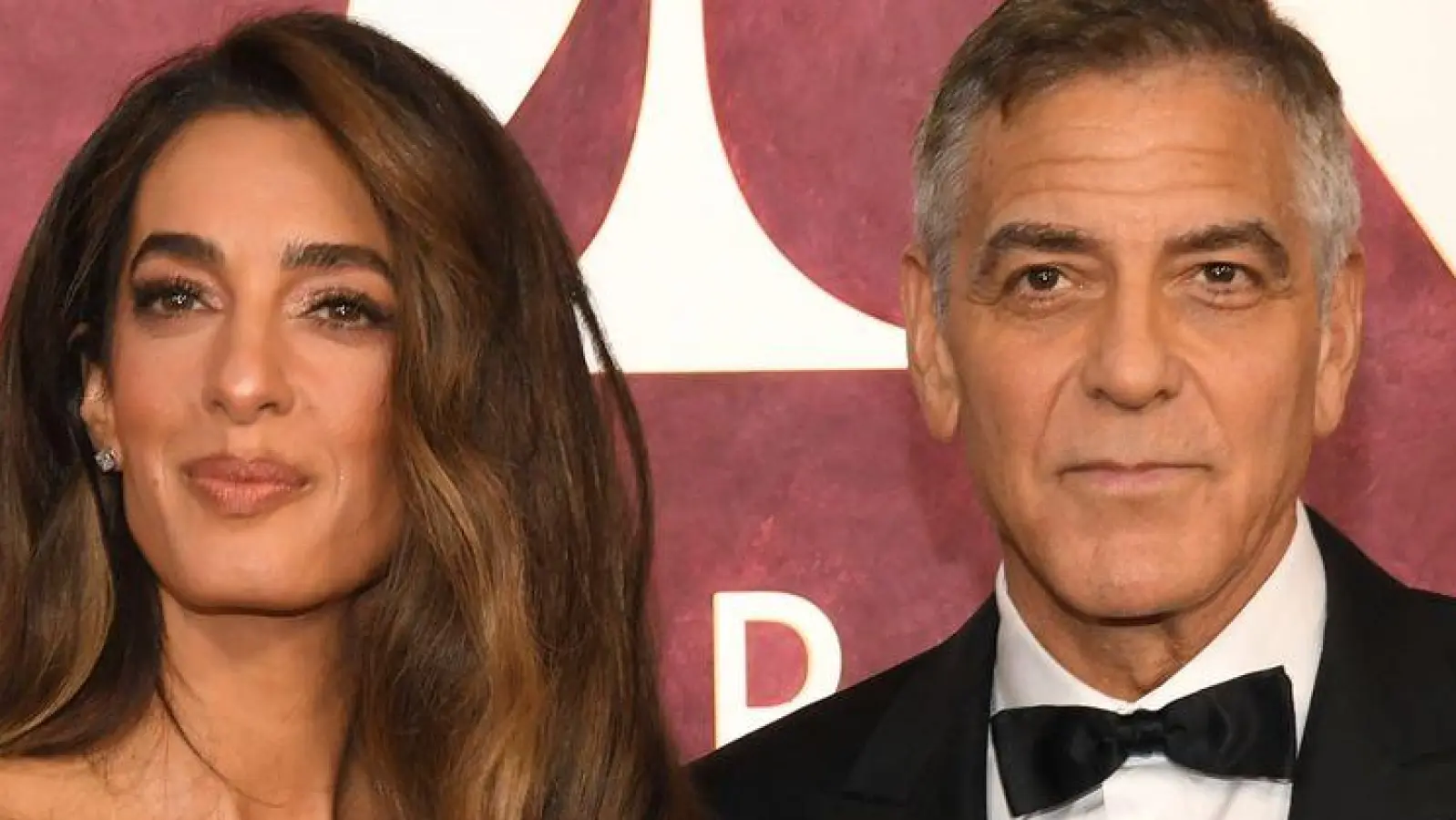 Gäste von Amal und George Clooney müssen sich von ihren Handys trennen. (Archivbild) (Foto: Evan Agostini/Invision/AP/dpa)