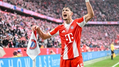 Bereit für Dortmund: Aleksandar Pavlovic jubelt nach seinem Tor. (Foto: Harry Langer/dpa)