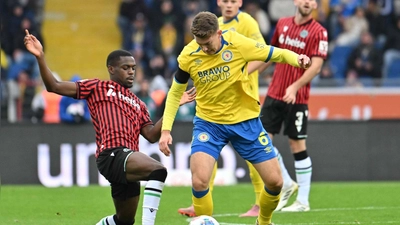 Bleibt in Braunschweig: Die bisherige Nürnberger Leihgabe Florian Flick (r). (Foto: Swen Pförtner/dpa)
