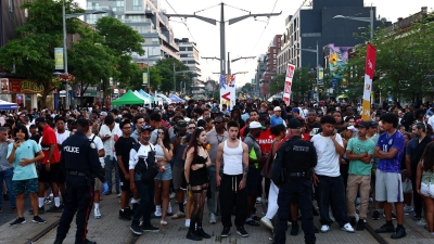 Die Menschen feierten auf der Straße.  (Foto: Keito Newman/The Canadian Press/AP/dpa)
