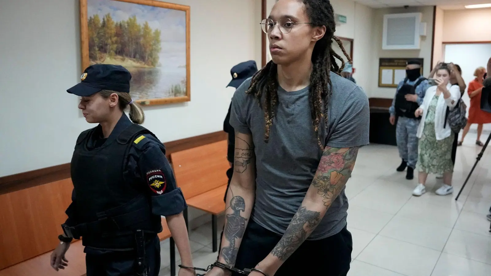 Brittney Griner wurde Anfang August in Russland zu einer langen Haftstrafe verurteilt. (Foto: Alexander Zemlianichenko/AP/dpa)