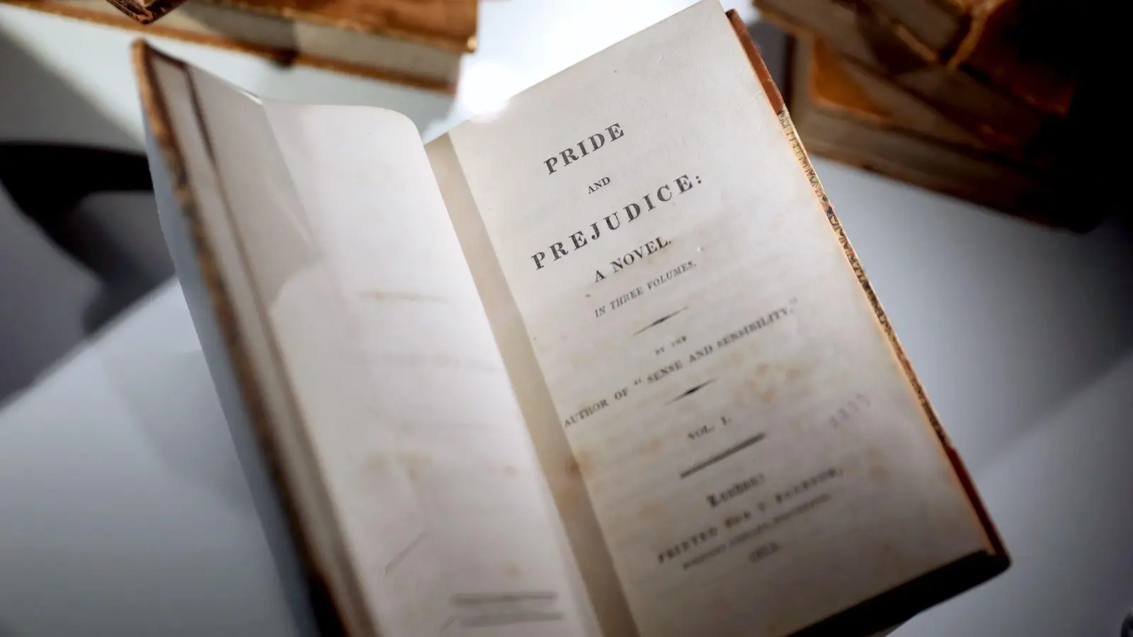 „Pride and Prejudice“ (auf deutsch: „Stolz und Vorurteil“) ist bis heute einer der beliebtesten Romane von Jane Austen. (Archivbild) (Foto: Li Ying/XinHua/dpa)