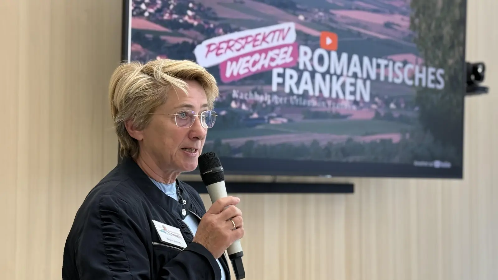 Geschäftsführerin Regina Bremm stellte die Angebote des Tourismusverbands Romantisches Franken vor.  (Foto: Manfred Blendinger)