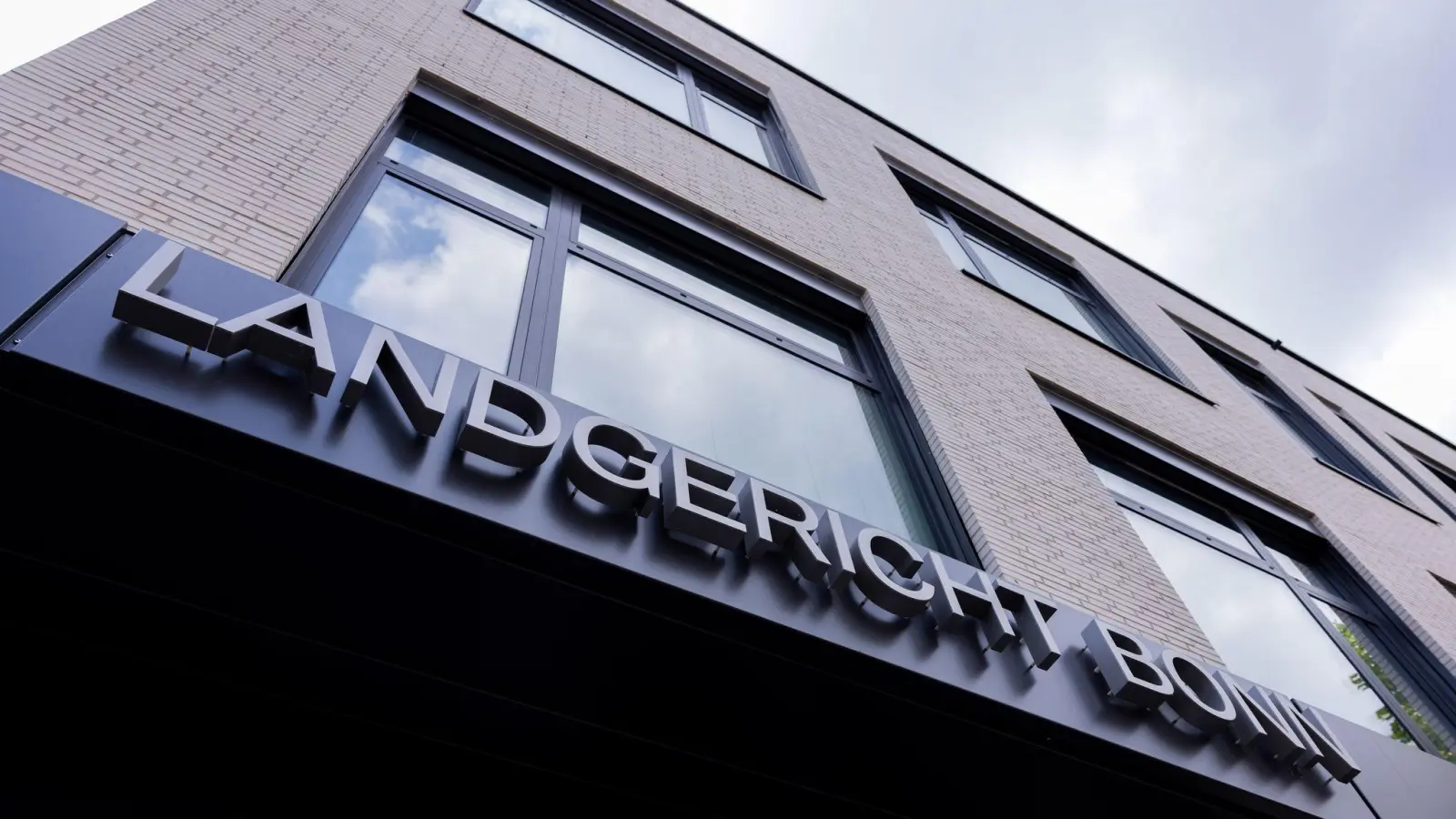 Das Gerichtsgebäude des Landgerichts Bonn in der Außenstelle Siegburg, wo das Urteil gegen Kai-Uwe Steck verkündet wurde. (Symbolbild) (Foto: Rolf Vennenbernd/dpa)