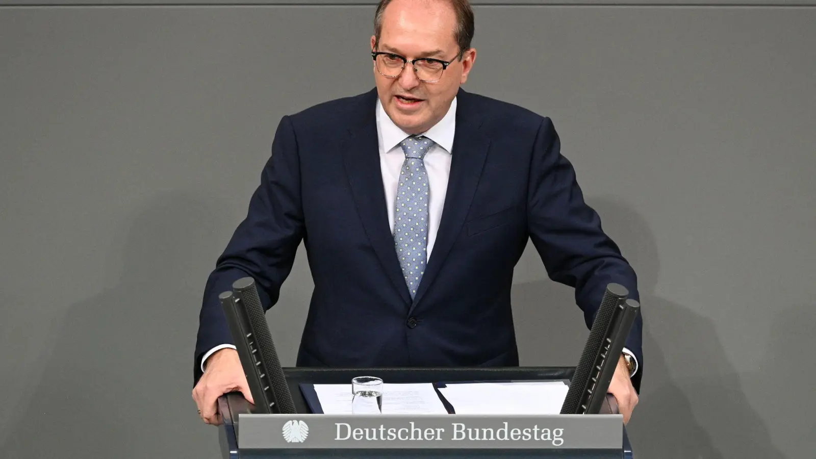 Innenminister Dobrindt warnt vor Anreizen für illegale Migration. (Foto: Niklas Graeber/dpa)