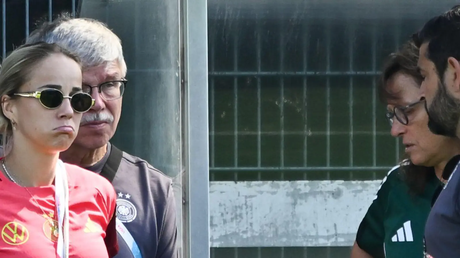 Giulia Gwinn nach ihrer Verletzung beim DFB-Training (Foto: Sebastian Christoph Gollnow/dpa)
