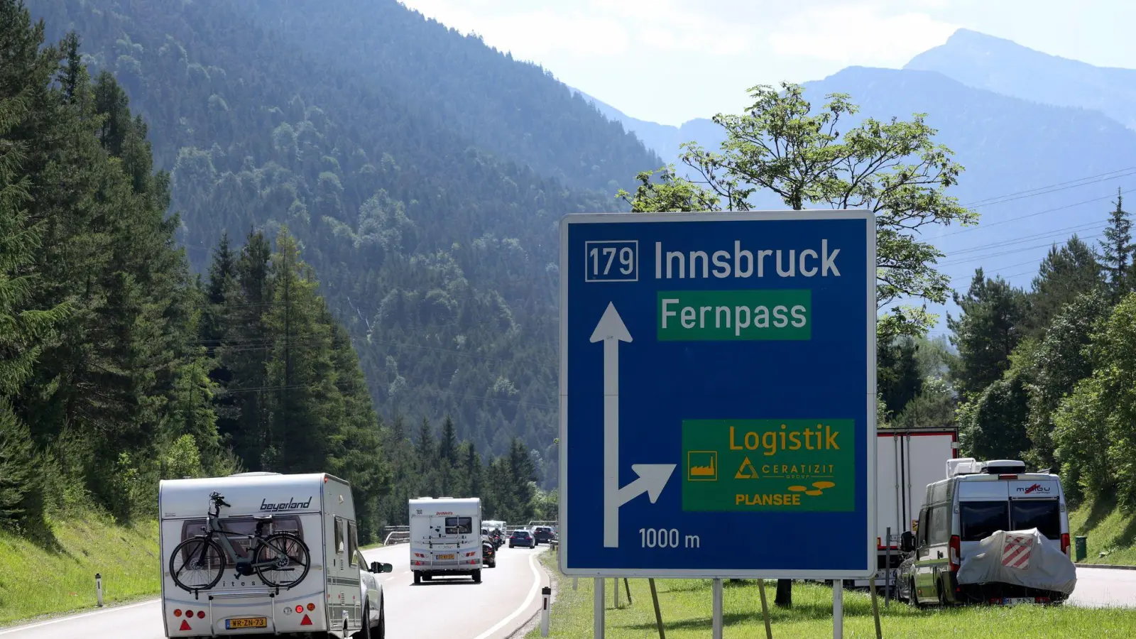 Für zwei Stunden bleibt der Fernpass am 27. Juni wegen einer Demo gesperrt. (Foto: Karl-Josef Hildenbrand/dpa)