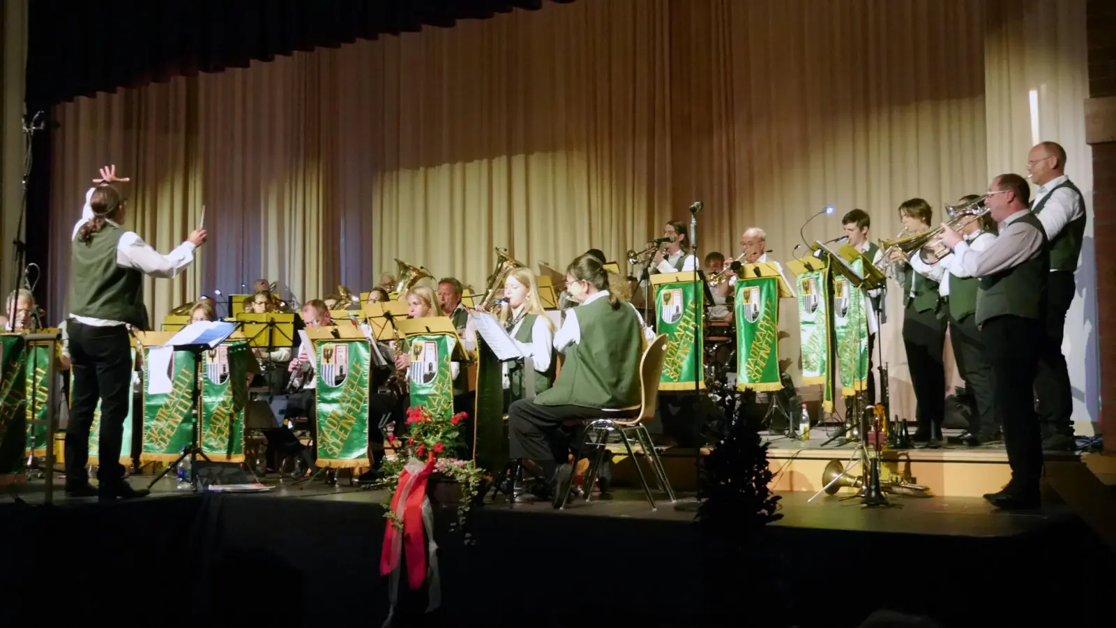 Die Stadtkapelle Scheinfeld begeisterte bei ihrem Jubiläumskonzert in allen Genres. (Foto: Rüdiger Pfeiffer)