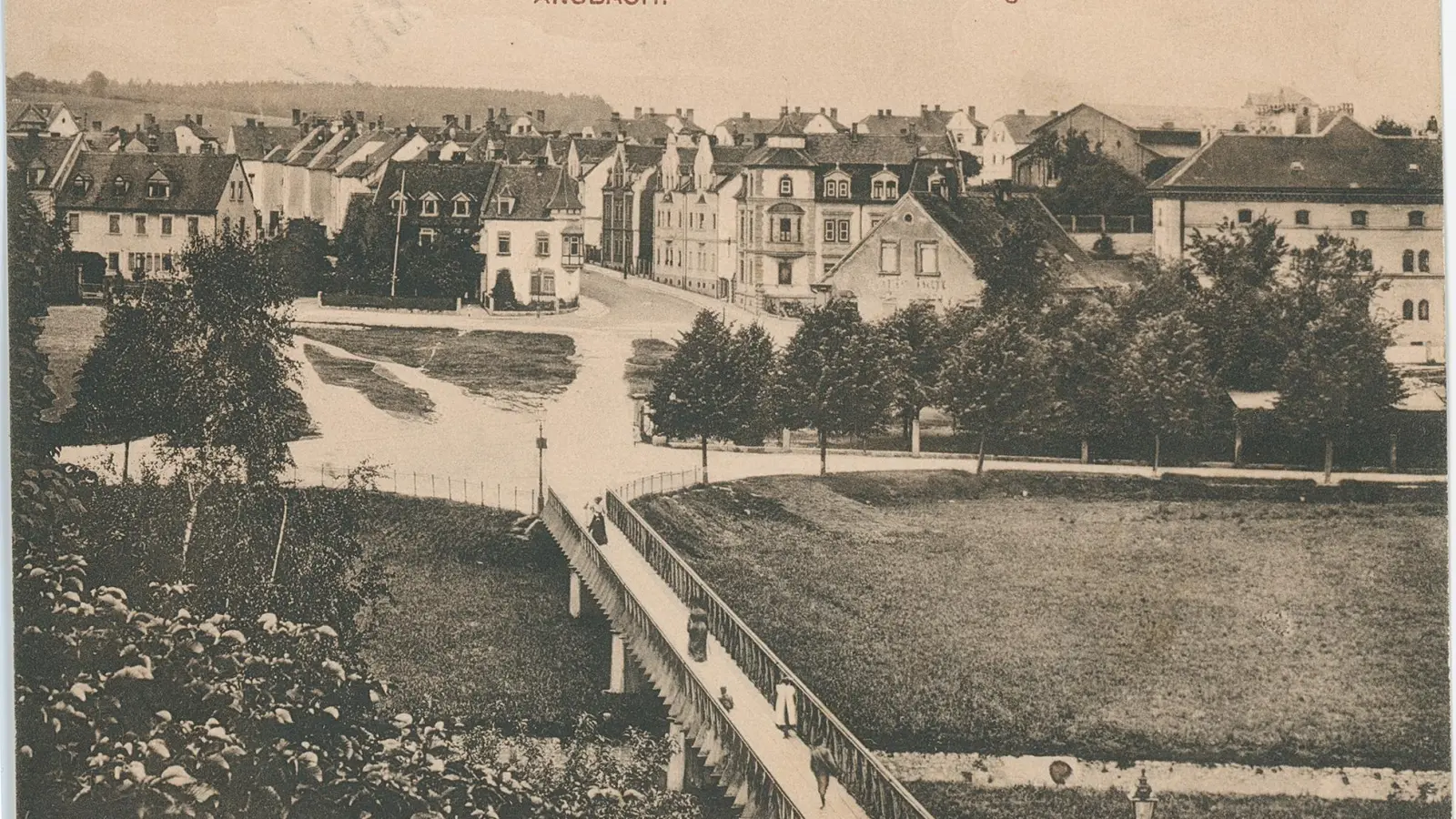 Das endlich frühlingshafte Wetter lockt Anfang Mai 1925 zum Spaziergang auch über den Eisernen Steg in Richtung Brauhausstraße und Schillerstraße. (Repro: FLZ-Technik/Privatarchiv Familie Scheiderer)