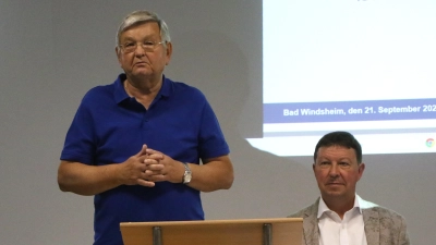 Gerhard Kosloswki und Jürgen Heckel ließen kein gutes Haar an der aktuellen politischen Führung der Stadt. (Foto: Alexander Rausch)