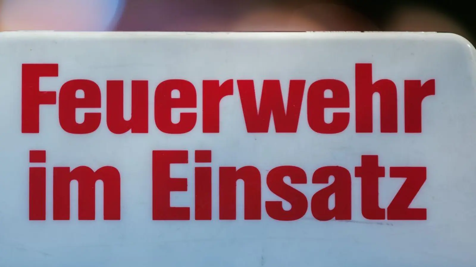 Rund 120 Einsatzkräfte der Feuerwehr waren am Montag im Einsatz. (Symbolbild) (Foto: Daniel Karmann/dpa)