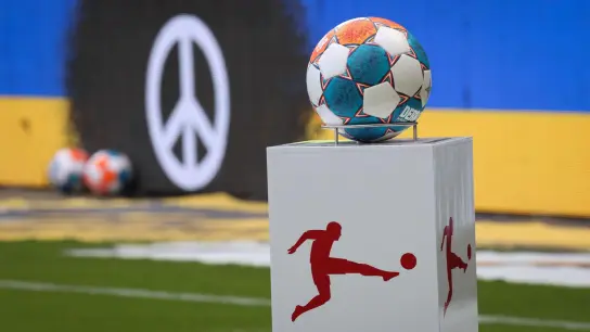Die Bundesliga muss in diesem Jahr die Winterpause durch die WM in Katar bei ihrer Planung beachten. (Foto: Christian Charisius/dpa)