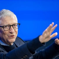 Künstliche Intelligenz müsse die Schere zwischen Arm und Reich schließen, argumentiert die Stiftung von Microsoft-Mitgründer Bill Gates. (Archivbild) (Foto: Gian Ehrenzeller/KEYSTONE/dpa)