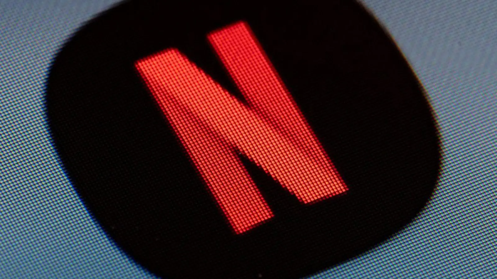 Netflix reduziert seine Veröffentlichungen stark: von 107 im Jahr 2022 auf 68 im Jahr 2023. (Foto: Fabian Sommer/dpa)