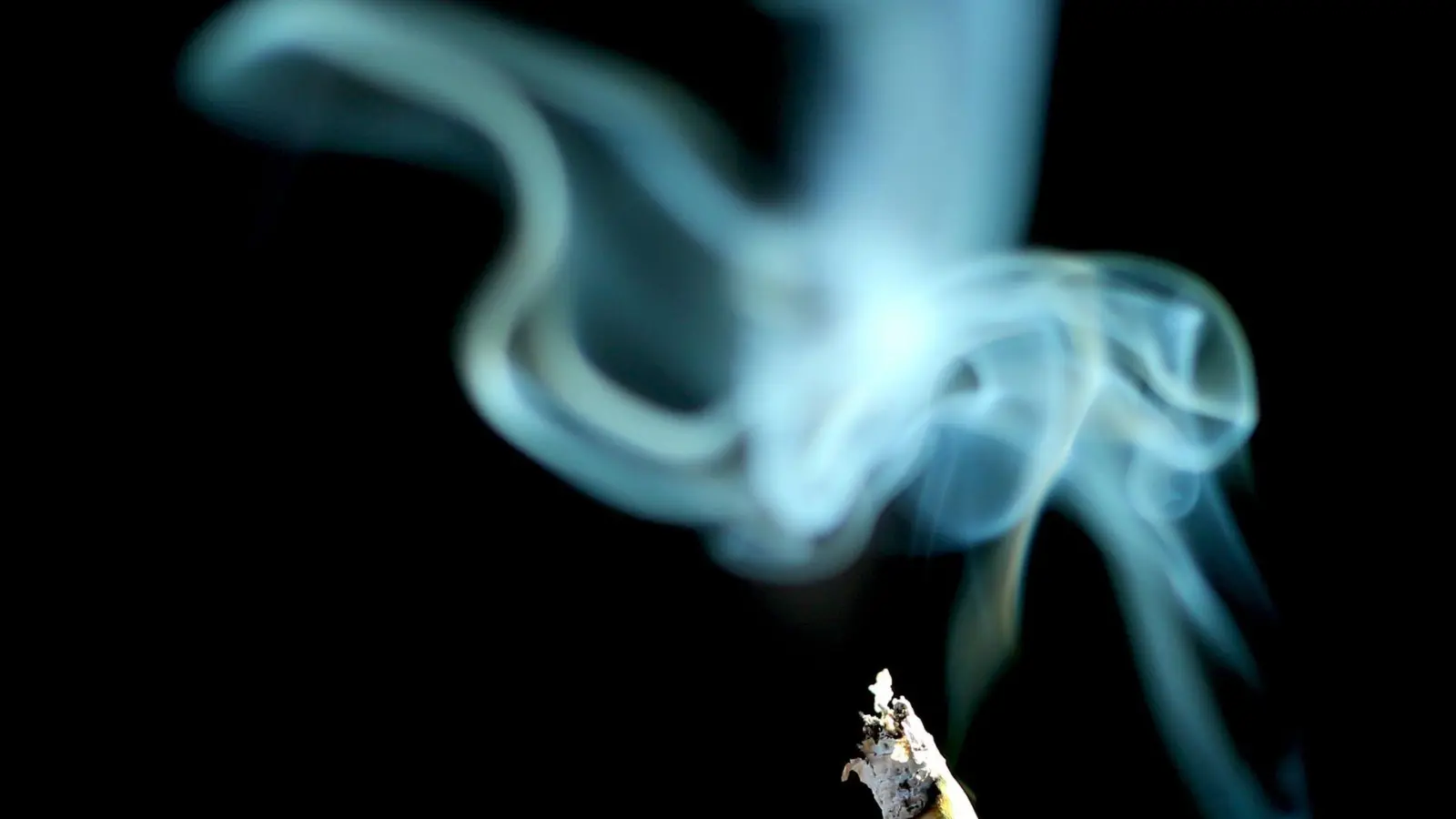 2023 starben in Deutschland rund 131.000 Menschen an den gesundheitlichen Folgen des Rauchens. (Archivbild) (Foto: Karl-Josef Hildenbrand/dpa/dpa-tmn)