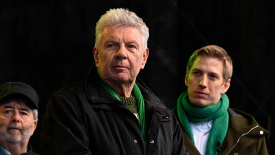 Reiter und sein Herausforderer Krause. (Foto: Felix Hörhager/dpa)