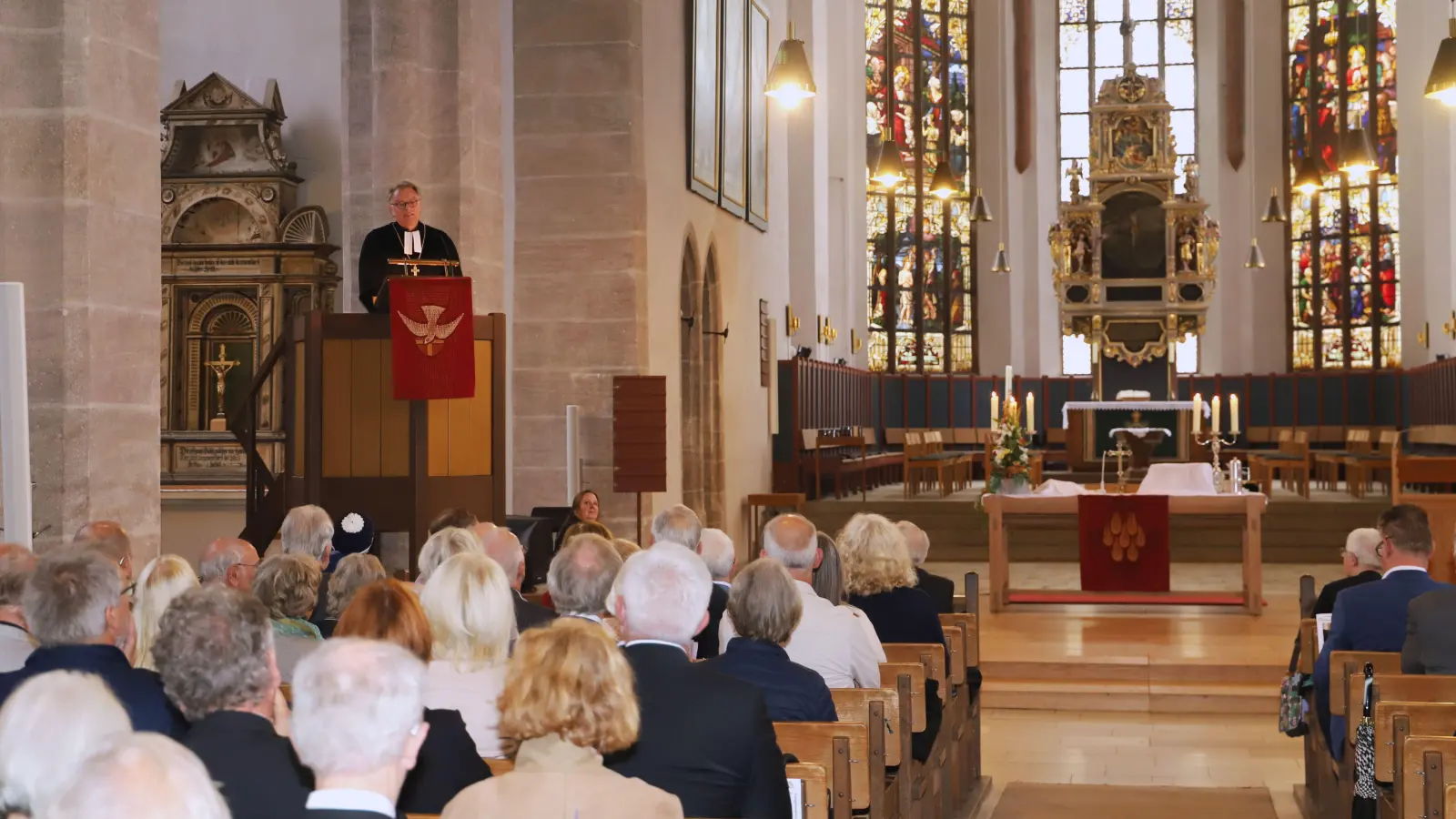 Als Festprediger sprach in der Kirche St. Johannis Regionalbischof Thomas Prieto Peral, der im Kirchenkreis Schwaben-Altbayern tätig ist. (Foto: Oliver Herbst)