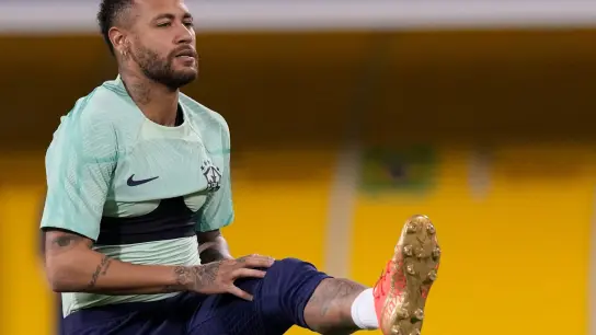 Brasilien um Superstar Neymar spielt erstmals bei dieser WM. (Foto: Andre Penner/AP/dpa)