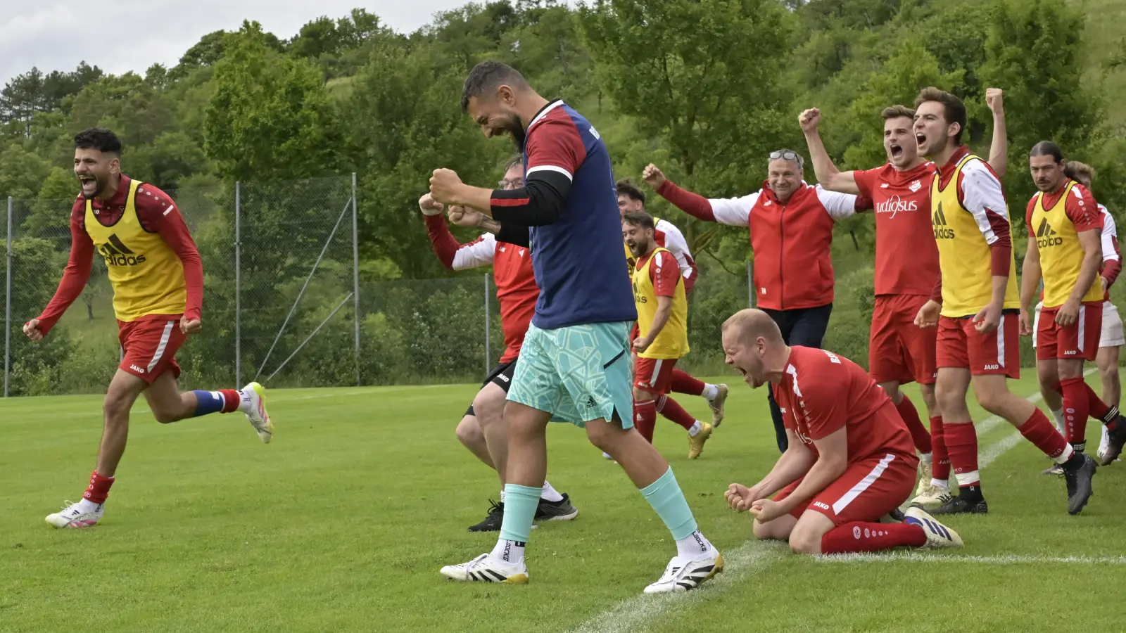 So jubelt man in der Relegation: Der RSV Sugenheim schlug im Sommer 2025 die SG Münchsteinach/Diespeck und stieg in die Kreisklasse auf. (Foto: Martin Rügner)