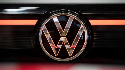 Allein VW ruft in Deutschland knapp 900.000 Autos vorsorglich zurück. (Archivbild)  (Foto: Hannes P. Albert/dpa)