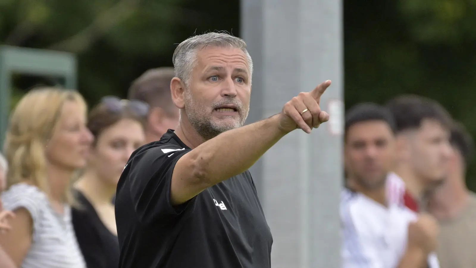 Fingerzeig: Steinachgrund mit Trainer Thomas Guter feierte den nächsten Sieg. (Foto: Martin Rügner)