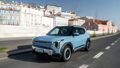 Zeit zum Kuscheln? Nö, denn zumindest formal gibt der Kia EV2 mit seinen Ecken und Kanten eher den Charaktertyp.  (Foto: Kia/dpa-tmn)