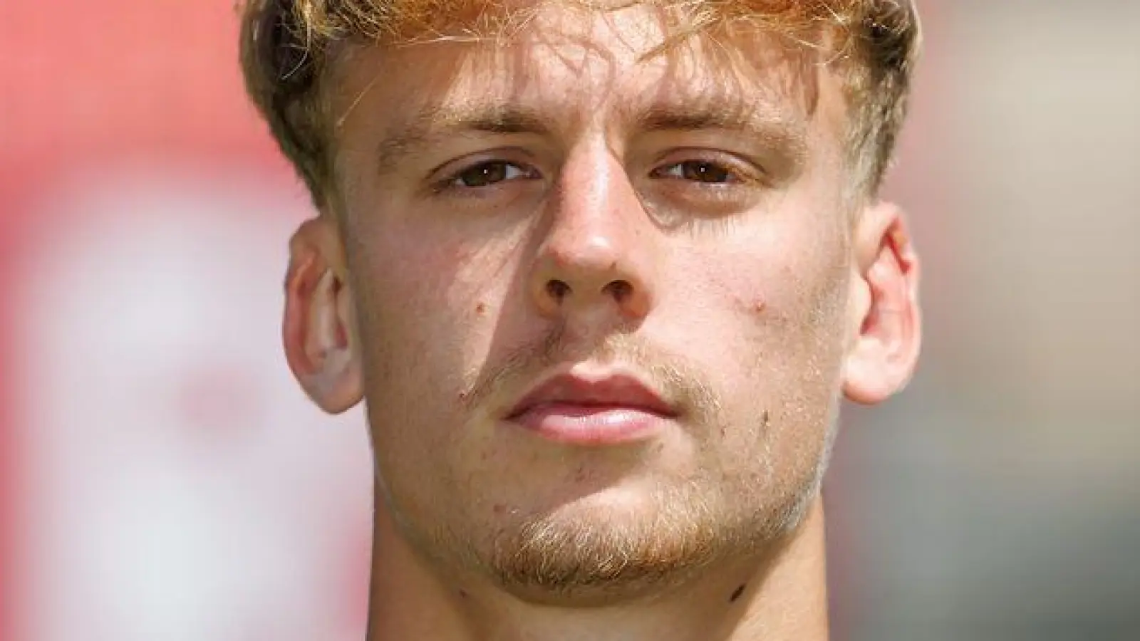 Tim Janisch wurde in der vergangenen Saison in die erste Mannschaft des 1. FC Nürnberg befördert, heute ist er Stammspieler. (Foto: Daniel Karmann/dpa)