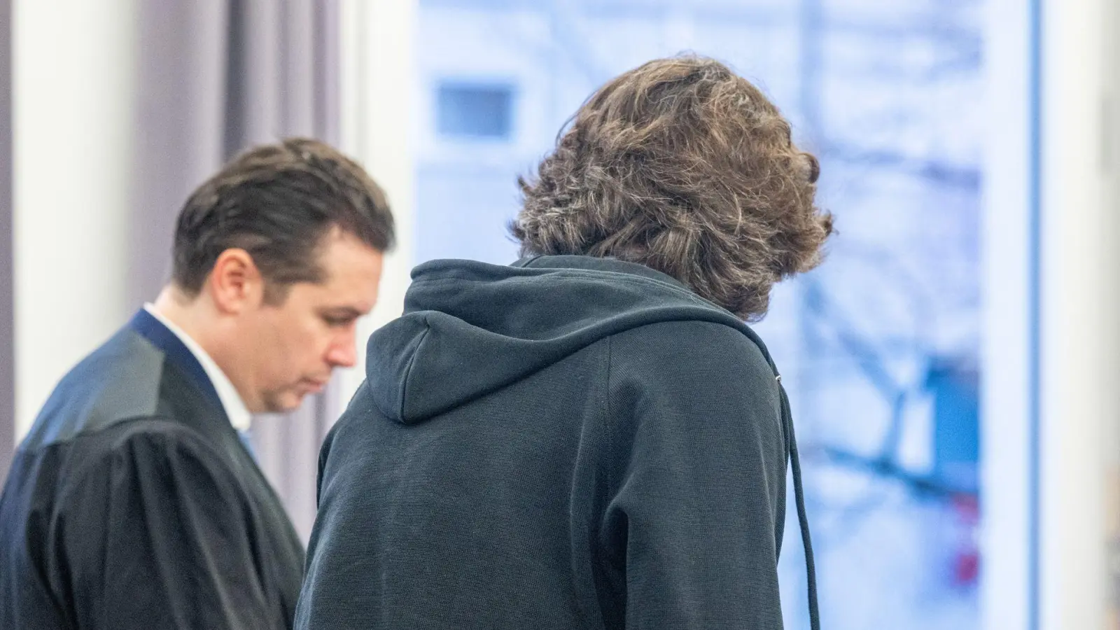 Im Prozess um eine mit Drogen versetzte Champagnerflasche, die zum Tod eines Menschen führte, ist der Angeklagte freigesprochen worden. (Archivbild) (Foto: Armin Weigel/dpa)