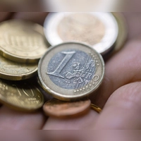 Ohne den steilen Anstieg der Heizöl- und Benzinpreise wäre die Inflation derzeit mäßig - doch teurere Energie treibt die Teuerung. (Symbolbild) (Foto: Fernando Gutierrez-Juarez/dpa)