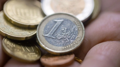 Ohne den steilen Anstieg der Heizöl- und Benzinpreise wäre die Inflation derzeit mäßig - doch teurere Energie treibt die Teuerung. (Symbolbild) (Foto: Fernando Gutierrez-Juarez/dpa)