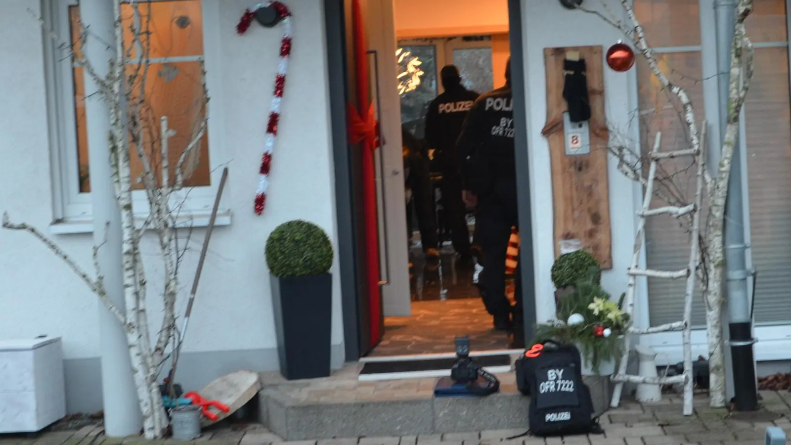 Die Polizei durchsuchte bei Thomas Nicol, dem früheren Vorsitzenden der Tafel im Landkreis Neustadt/Aisch-Bad Windsheim, am Donnerstagmorgen in Stübach das Haus. (Foto: Christa Frühwald)