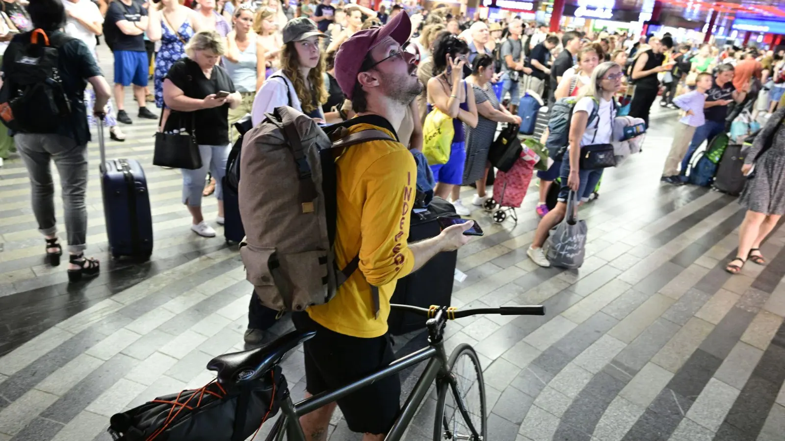 Ein Stromausfall hat am Freitag große Teile Tschechiens und der Millionenmetropole Prag lahmgelegt. (Foto: Vondrouš Roman/CTK/dpa)